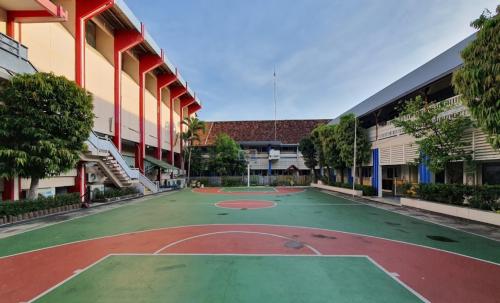 Karangturi Elementary School, Private School | We provide Indonesia infrastructure map on various property sectors and data. Access property listings, infrastructure developments, news, and valuable transaction data for informed decisions.