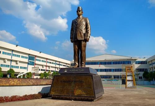 Karangturi Senior High School, Private School | We provide Indonesia infrastructure map on various property sectors and data. Access property listings, infrastructure developments, news, and valuable transaction data for informed decisions.