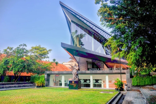 Kolese Loyola Senior High School, Private School | We provide Indonesia infrastructure map on various property sectors and data. Access property listings, infrastructure developments, news, and valuable transaction data for informed decisions.