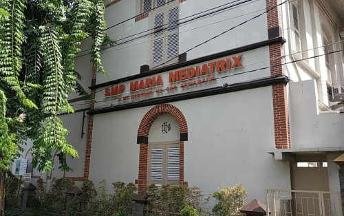 Maria Mediatrix Junior High School, Private School | We provide Indonesia infrastructure map on various property sectors and data. Access property listings, infrastructure developments, news, and valuable transaction data for informed decisions.