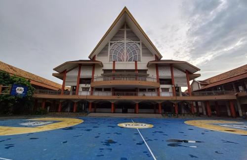 Maria Mediatrix Junior High School, Private School | We provide Indonesia infrastructure map on various property sectors and data. Access property listings, infrastructure developments, news, and valuable transaction data for informed decisions.
