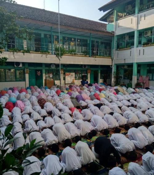 Al-Azhar 7 Sukabumi Primary School, Private School | We provide Indonesia infrastructure map on various property sectors and data. Access property listings, infrastructure developments, news, and valuable transaction data for informed decisions.