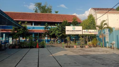 Al Abidin Information and Communication Technology Primary School, Private School | We provide Indonesia infrastructure map on various property sectors and data. Access property listings, infrastructure developments, news, and valuable transaction data for informed decisions.