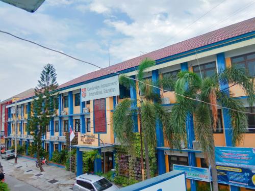 Al Abidin Islamic Junior High School, Private School | We provide Indonesia infrastructure map on various property sectors and data. Access property listings, infrastructure developments, news, and valuable transaction data for informed decisions.