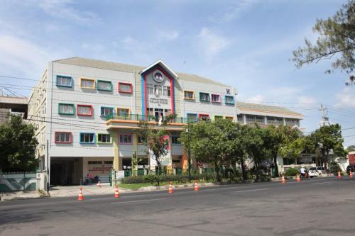Kalam Kudus Primary School, Private School | We provide Indonesia infrastructure map on various property sectors and data. Access property listings, infrastructure developments, news, and valuable transaction data for informed decisions.