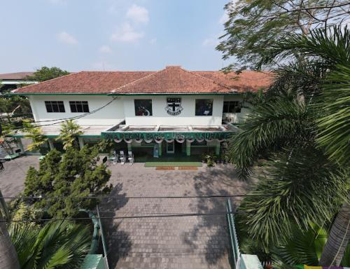 Regina Pacis Senior High School, Private School | We provide Indonesia infrastructure map on various property sectors and data. Access property listings, infrastructure developments, news, and valuable transaction data for informed decisions.