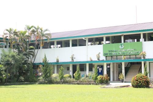 Regina Pacis Senior High School, Private School | We provide Indonesia infrastructure map on various property sectors and data. Access property listings, infrastructure developments, news, and valuable transaction data for informed decisions.
