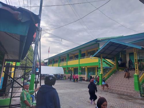 Al Jihad Klademak Elementary School, Private School | We provide Indonesia infrastructure map on various property sectors and data. Access property listings, infrastructure developments, news, and valuable transaction data for informed decisions.