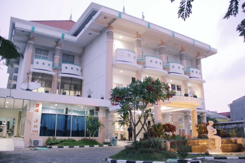 Putri Hospital, Hospital | We provide Indonesia infrastructure map on various property sectors and data. Access property listings, infrastructure developments, news, and valuable transaction data for informed decisions.