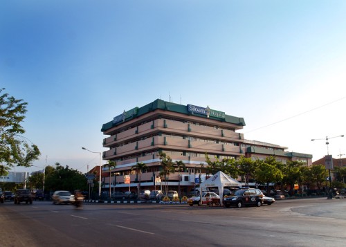 Siloam Hospitals Surabaya, Hospital | We provide Indonesia infrastructure map on various property sectors and data. Access property listings, infrastructure developments, news, and valuable transaction data for informed decisions.