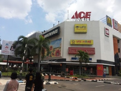 Plaza Surabaya, Leased Retail, Surabaya Delta Plaza | We provide Indonesia infrastructure map on various property sectors and data. Access property listings, infrastructure developments, news, and valuable transaction data for informed decisions.