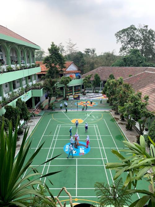 Al Azhar 10 Islamic Primary School, Private School | We provide Indonesia infrastructure map on various property sectors and data. Access property listings, infrastructure developments, news, and valuable transaction data for informed decisions.