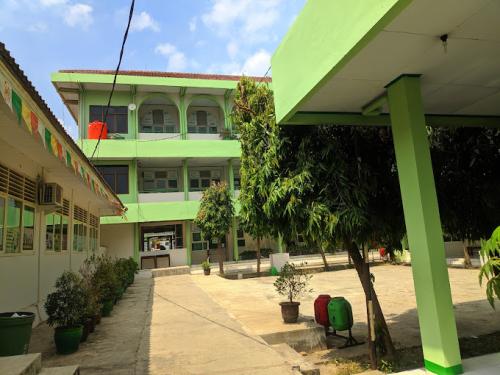 Al Azhar 11 Islamic Junior High School, Private School | We provide Indonesia infrastructure map on various property sectors and data. Access property listings, infrastructure developments, news, and valuable transaction data for informed decisions.