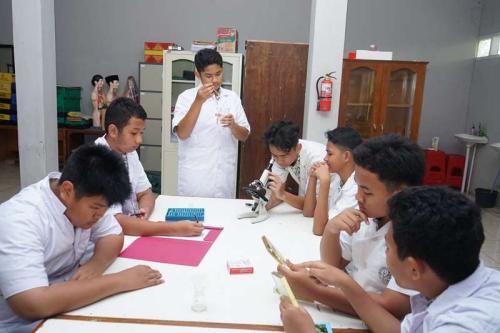 Al Izzah 2 Primary School, Private School | We provide Indonesia infrastructure map on various property sectors and data. Access property listings, infrastructure developments, news, and valuable transaction data for informed decisions.