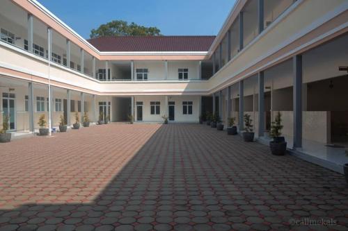 Mardi Yuana Senior High School, Private School | We provide Indonesia infrastructure map on various property sectors and data. Access property listings, infrastructure developments, news, and valuable transaction data for informed decisions.