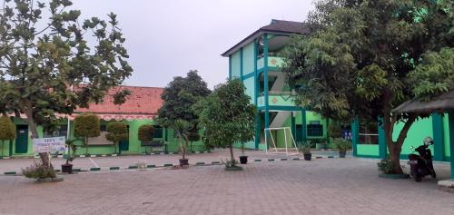 Nur El Qolam Islamic Primary School, Private School | We provide Indonesia infrastructure map on various property sectors and data. Access property listings, infrastructure developments, news, and valuable transaction data for informed decisions.