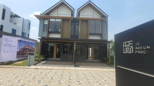 The Hana Park, residential commercial for lease sale, dijual disewakan, Livinc, Maha Karya & Masgroup | We provide Indonesia infrastructure map on various property sectors and data. Access property listings, infrastructure developments, news, and valuable transaction data for informed decisions.