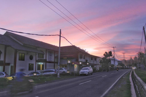 Completed hotel | We provide Indonesia infrastructure map on various property sectors and data. Access property listings, infrastructure developments, news, and valuable transaction data for informed decisions.