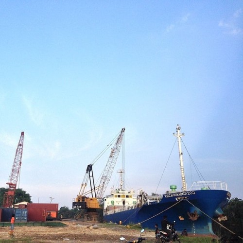 Port of Pekanbaru, Seaport, Pelabuhan Indonesia I | We provide Indonesia infrastructure map on various property sectors and data. Access property listings, infrastructure developments, news, and valuable transaction data for informed decisions.