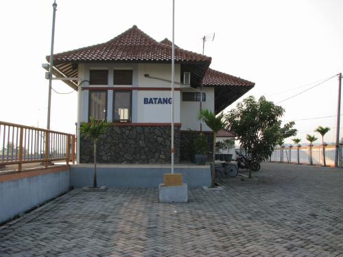 Batang Station, Intercity Station | We provide Indonesia infrastructure map on various property sectors and data. Access property listings, infrastructure developments, news, and valuable transaction data for informed decisions.