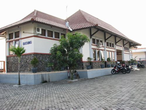 Batang Station, Intercity Station | We provide Indonesia infrastructure map on various property sectors and data. Access property listings, infrastructure developments, news, and valuable transaction data for informed decisions.