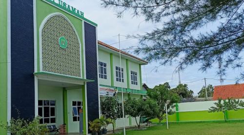 Usamah Islamic Junior High School, Private School | We provide Indonesia infrastructure map on various property sectors and data. Access property listings, infrastructure developments, news, and valuable transaction data for informed decisions.