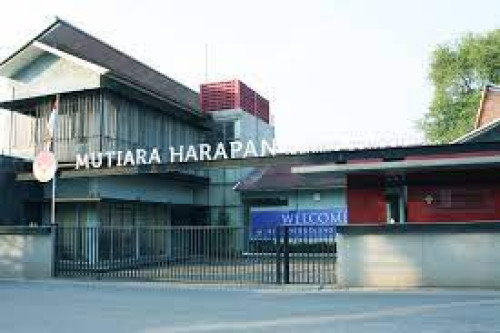Mutiara Harapan Islamic School, International School | We provide Indonesia infrastructure map on various property sectors and data. Access property listings, infrastructure developments, news, and valuable transaction data for informed decisions.