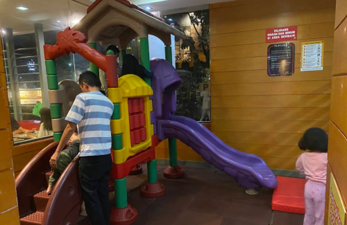 McDonald's Emerald, Stand Alone Retail | We provide Indonesia infrastructure map on various property sectors and data. Access property listings, infrastructure developments, news, and valuable transaction data for informed decisions.