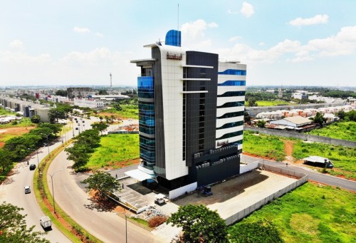 Esa 8 Building berlokasi di Kecamatan Pagedangan, Kabupaten Tangerang, Provinsi Banten. Gedung dengan 11 lantai ini rampung dibangun pada tahun 2019, dengan pen...