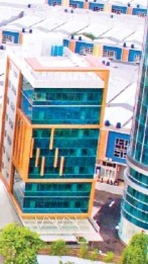 Iconic Office Tower G berlokasi di Kecamatan Pinang, Kota Tangerang, Provinsi Banten. Gedung dengan 8 lantai ini rampung dibangun pada tahun 2015 dengan pengemb...