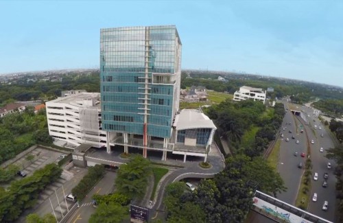 Titan Center berlokasi di Jl. Boulevard Bintaro Jaya No. 5, Pondok Aren, Tangerang Selatan, Banten. Titan Center didirikan pada tahun 2009, dibangun oleh PT Dex...