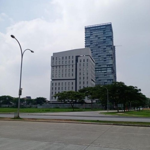 The Mahitala berlokasi di Jl. Alam Utama No. 6, Pinang, Tangerang, Banten. The Mahitala didirikan pada tahun 2019 dibangun oleh PT Sinar Usaha Mahitala dengan l...