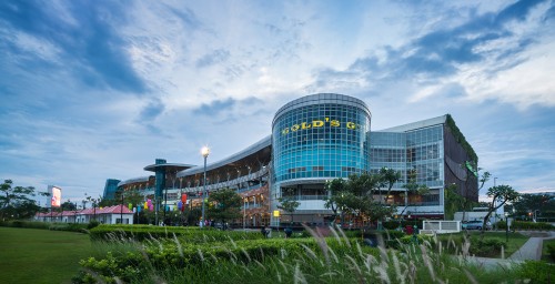 Bintaro Jaya Xchange merupakan pusat perbelanjaan yang terletak di Jalan Boulevard Bintaro Jaya, Pondok Aren, Tangerang Selatan. Pusat perbelanjaan ini dibangun...