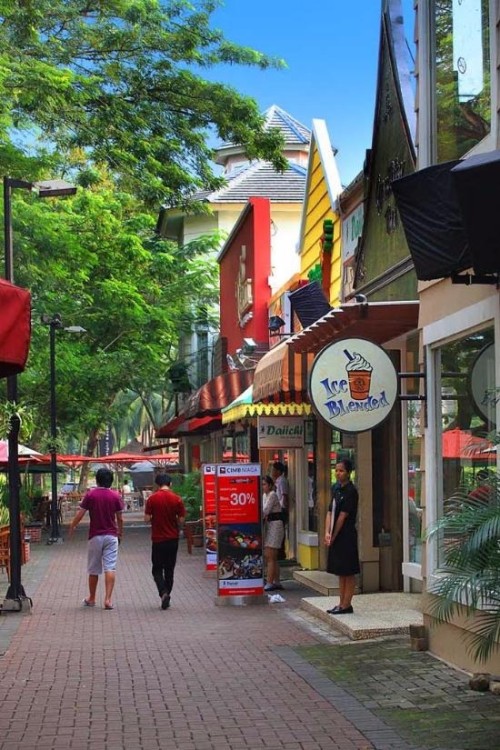 Benton Junction merupakan pusat perbelanjaan yang terletak di Jl. Boulevard Palem Raya No.15, Kecamatan Kelapa Dua, Tanggerang. Pusat perbelanjaan ini dibangun...