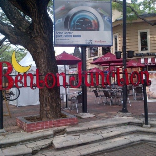 Benton Junction merupakan pusat perbelanjaan yang terletak di Jl. Boulevard Palem Raya No.15, Kecamatan Kelapa Dua, Tanggerang. Pusat perbelanjaan ini dibangun...