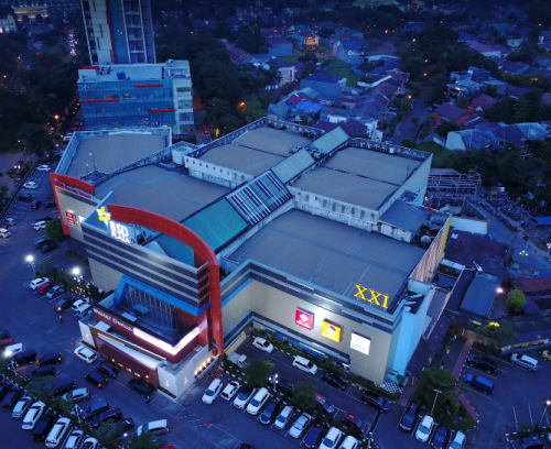 BSD Plaza merupakan pusat perbelanjaan yang terletak di Jalan Pahlawan Seribu, Serpong, Tanggerang Selatan. Pusat perbelanjaan ini dibangun oleh PT Sinarmas Lan...