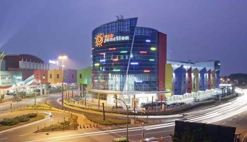 BSD Junction merupakan pusat perbelanjaan yang terletak di Jl. Pahlawan Seribu, Kecamatan Serpong, Kota Tanggerang Selatan. Mall ini dibangun oleh PT Sinarmas L...