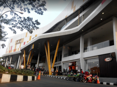 Icon Walk (sebelumnya bernama Mall Cimone City) merupakan pusat perbelanjaan yang terletak di Jalan Raya Merdeka, Karawaci, Tangerang. Pusat perbelanjaan ini di...