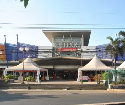 Mall Ciplaz Ciledug (Ramayana) merupakan pusat perbelanjaan yang terletak di Jalan Lembang I, Karang Tengah, Tangerang. Pusat perbelanjaan ini dibangun oleh PT...