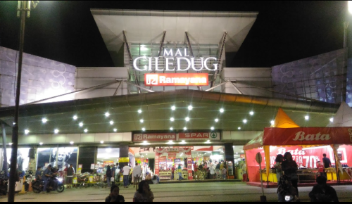 Mall Ciplaz Ciledug (Ramayana) merupakan pusat perbelanjaan yang terletak di Jalan Lembang I, Karang Tengah, Tangerang. Pusat perbelanjaan ini dibangun oleh PT...