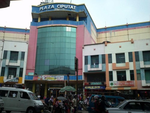 Plaza Ciputat merupakan pusat perbelanjaan yang terletak di Jl. Dewi Sartika No. 4, Ciputat, Tangerang Selatan, Banten. Pusat perbelanjaan ini berdiri pada tahu...