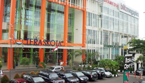 Teraskota merupakan pusat perbelanjaan yang terletak di Jl. Pahlawan Seribu, Kecamatan  Serpong, Kota Tanggerang Selatan. Mall ini dibangun oleh PT Deyon Resour...