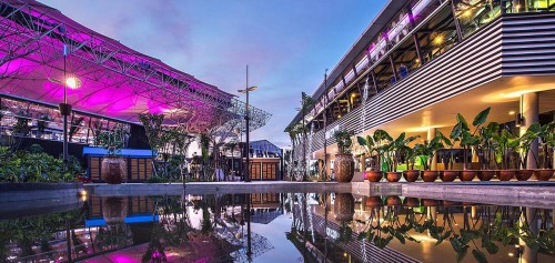 The Breeze Sinar Mas Land merupakan pusat perbelanjaan yang terletak di Jl. BSD Grand Boulevard, Kecamatan Sampora, Kota Tanggerang Selatan. Mall ini dibangun o...