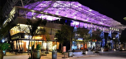 The Breeze Sinar Mas Land merupakan pusat perbelanjaan yang terletak di Jl. BSD Grand Boulevard, Kecamatan Sampora, Kota Tanggerang Selatan. Mall ini dibangun o...