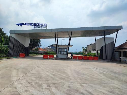 Aero Bizhub Pajang, Warehouse, KARYA MEGAH AGUNG | We provide Indonesia infrastructure map on various property sectors and data. Access property listings, infrastructure developments, news, and valuable transaction data for informed decisions.