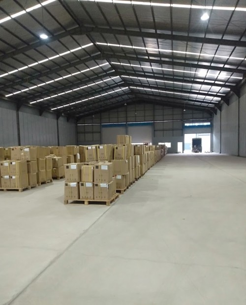 Waringin Warehouse Royal Kosambi berlokasi di Jl. Raya Salembaran, Kecamatan Kosambi, Kabupaten Tangerang, Provinsi Banten. Warehouse ini dikembangkan oleh Wari...