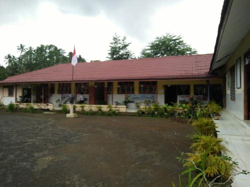 Christian Yatiba Junior High School 1 Tinoor, Private School | We provide Indonesia infrastructure map on various property sectors and data. Access property listings, infrastructure developments, news, and valuable transaction data for informed decisions.