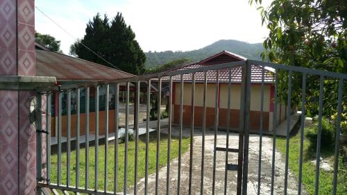 GMIM Kinilow Elementary School, Private School | We provide Indonesia infrastructure map on various property sectors and data. Access property listings, infrastructure developments, news, and valuable transaction data for informed decisions.