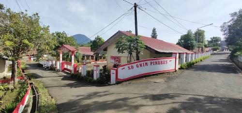 GMIM Pinaras Elementary School, Private School | We provide Indonesia infrastructure map on various property sectors and data. Access property listings, infrastructure developments, news, and valuable transaction data for informed decisions.