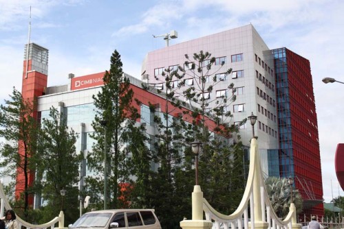 Bintaro Griya Niaga merupakan gedung perkantoran yang terletak di Jl. Wahid Hasyim Blok B-IV No. 3, Kecamatan Pondok Aren, Kota Tanggerang Selatan. Gedung ini d...